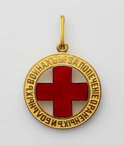 Знак отличия ордена Красного Креста I ст. Фото: kreml.ru