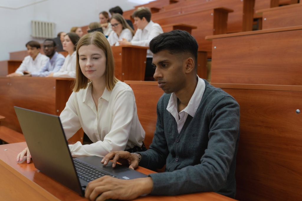 Фото: пресс-служба Минпросвещения России / edu.gov.ru (CC BY 4.0)###https://edu.gov.ru/press/9055/ispolnenie-porucheniya-prezidenta-rf-ploschadki-izucheniya-russkogo-yazyka-otkryvayutsya-po-vsemu-miru/