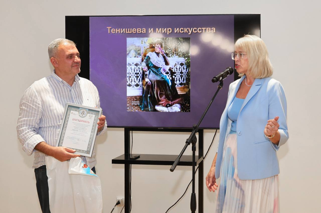 И.Кеня вручает благодарность А. Меликяну.jpg И.Кеня вручает благодарность А. Меликяну.jpg