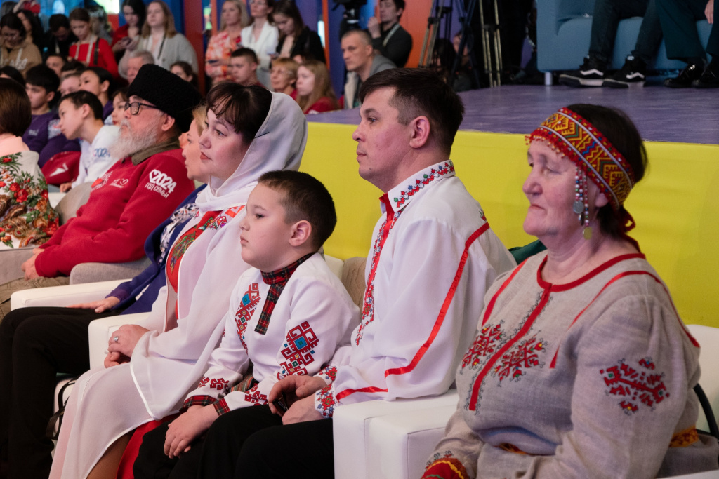 Более 200 тысяч человек приняли участие во Всероссийском параде семьи