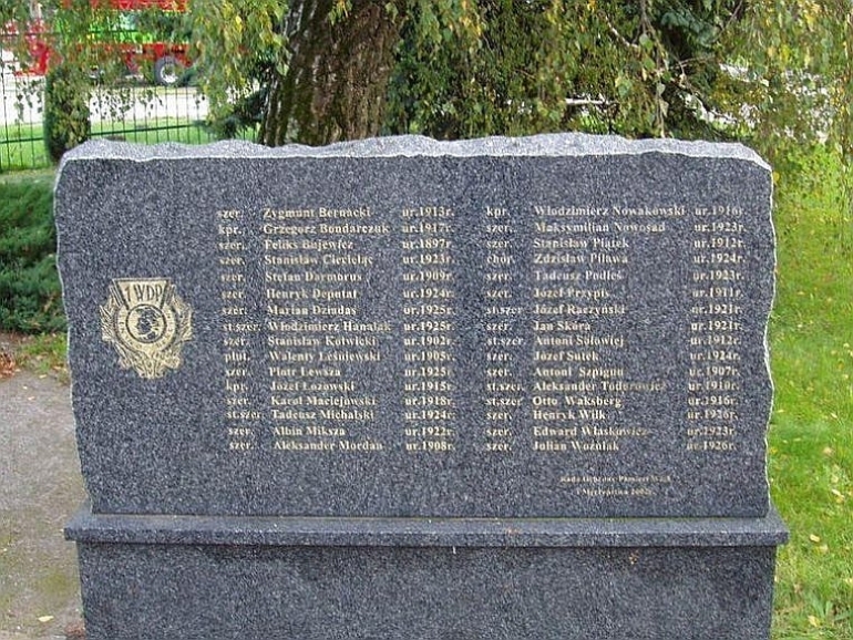 Памятник в Подгае в память о сожжённых заживо 32 польских солдатах. Фото: wikipedia.org