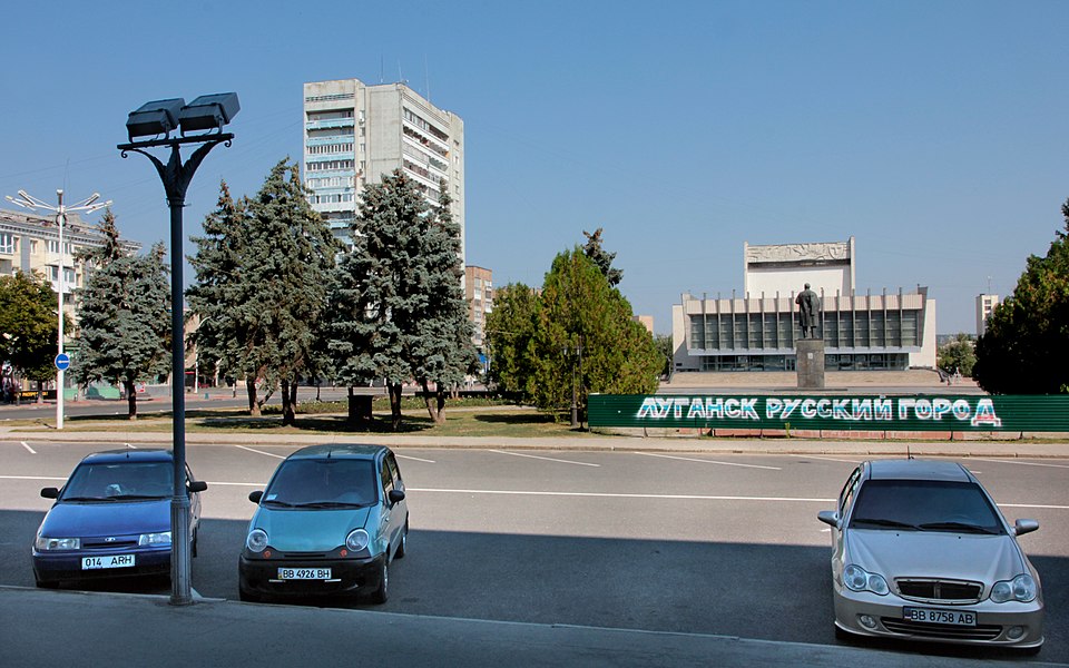 Фото: Akaasik (CC-BY-SA-4.0)###commons.wikimedia.org###https://commons.wikimedia.org/wiki/File:Lugansk_Lenini_kujuga_09.08._2015.jpg