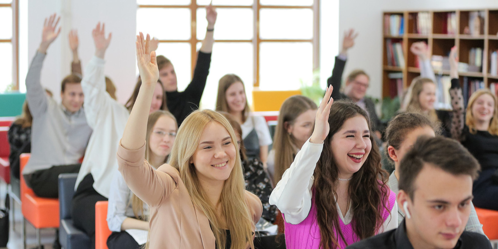 Молодых соотечественников приглашают в проектную школу «Здравствуй, Россия!»