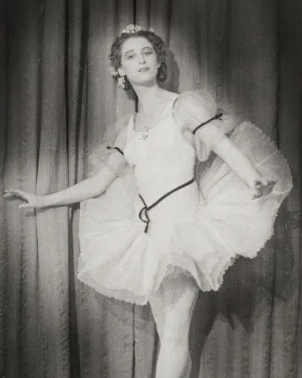 Майя Плисецкая в образе Маши в балете «Щелкунчик», 1944 г., Москва. Фото: Культура.РФ###https://www.culture.ru/persons/3210/maiya-pliseckaya