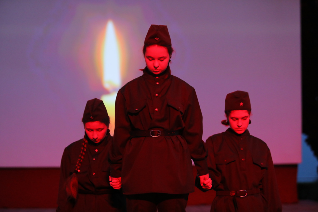 Фото: МДЦ «Артек» / edu.gov.ru (CC BY 4.0)###https://edu.gov.ru/press/8599/v-den-pamyati-i-skorbi-v-federalnyh-detskih-centrah-prohodyat-tematicheskie-meropriyatiya-dlya-shkolnikov-vseh-vozrastov Фото: МДЦ «Артек» / edu.gov.ru (CC BY 4.0)###https://edu.gov.ru/press/8599/v-den-pamyati-i-skorbi-v-federalnyh-detskih-centrah-prohodyat-tematicheskie-meropriyatiya-dlya-shkolnikov-vseh-vozrastov
