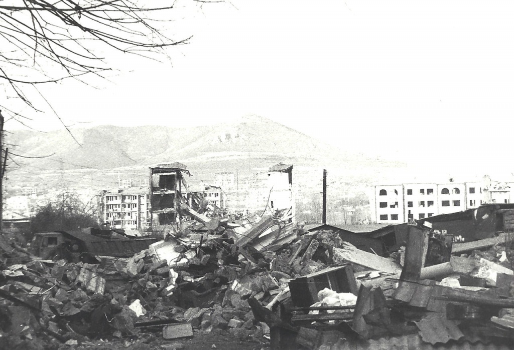 Спитак, разрушенный после землетрясения. Фото: LoMit / wikipedia.org###https://ru.wikipedia.org/wiki/%D0%A1%D0%BF%D0%B8%D1%82%D0%B0%D0%BA#/media/%D0%A4%D0%B0%D0%B9%D0%BB:Armenia1.jpg