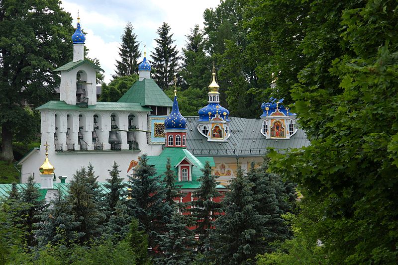 Фото: commons.wikimedia.org###https://commons.wikimedia.org/wiki/File:Pskovo-Pechersky_Monastery_1.jpg Фото: commons.wikimedia.org###https://commons.wikimedia.org/wiki/File:Pskovo-Pechersky_Monastery_1.jpg