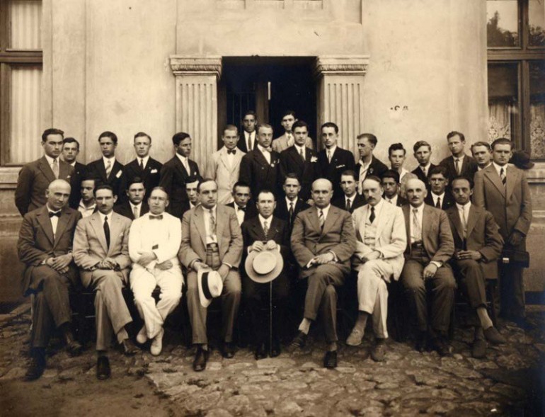 Коллектив Русско-сербской гимназии, 1930-е. Фото: газета «Единение» (Австралия)