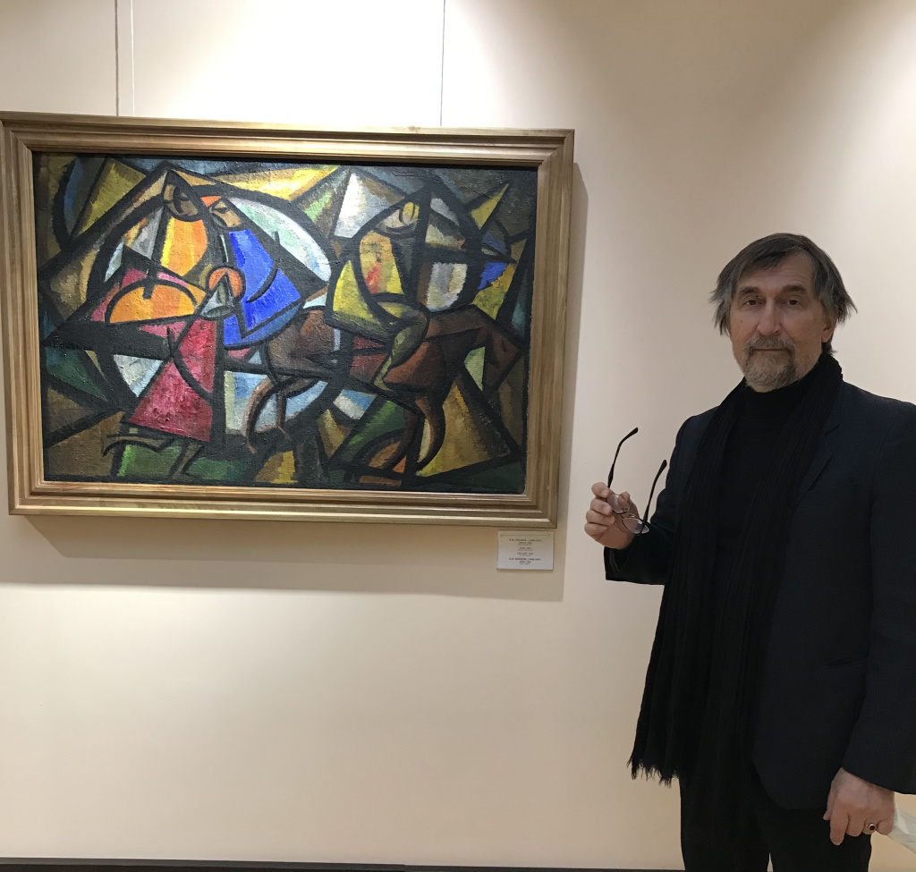 Т. Мкртычев в экспозиции музея рядом с картиной А.Н. Волкова "Арба"