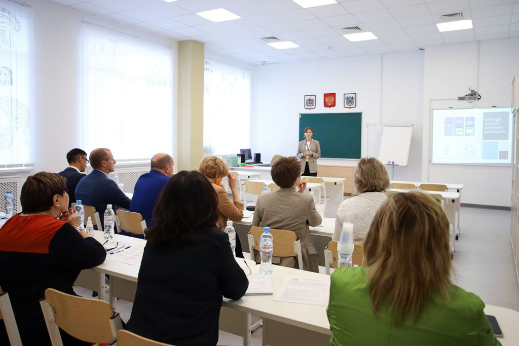 Российские учителя обучают узбекских коллег русскому языку