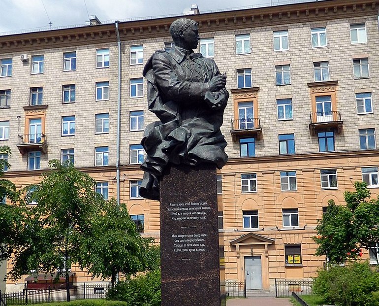 Фото: Памятник Мусе Джалилю. Установлен на Васильевском острове в Санкт-Петербурге / Тара-Амингу / wikipedia.org (CC0 1.0)###https://ru.wikipedia.org/wiki/Муса_Джалиль#/media/Файл:Памятник_Мусе_Джалилю_(Санкт-Петербург).jpg Фото: Памятник Мусе Джалилю. Установлен на Васильевском острове в Санкт-Петербурге / Тара-Амингу / wikipedia.org (CC0 1.0)###https://ru.wikipedia.org/wiki/Муса_Джалиль#/media/Файл:Памятник_Мусе_Джалилю_(Санкт-Петербург).jpg