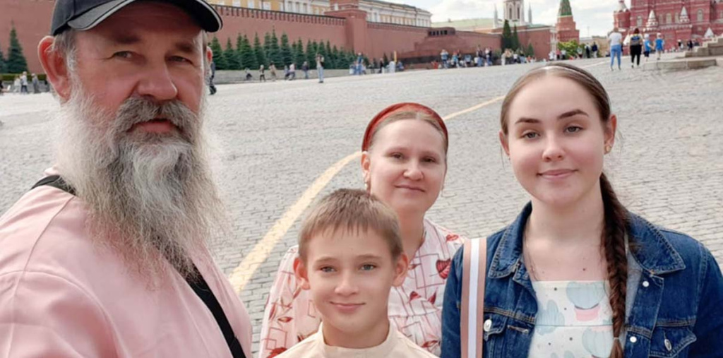 Авраам Калугин с семьёй. Фото: журнал «Русский мир.ru»###https://m.rusmir.media/2022/08/08/kalugin