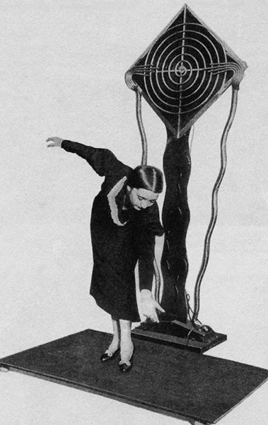 Клара Рокмор танцует на терпситоне. Нью-Йорк, 1932 г.