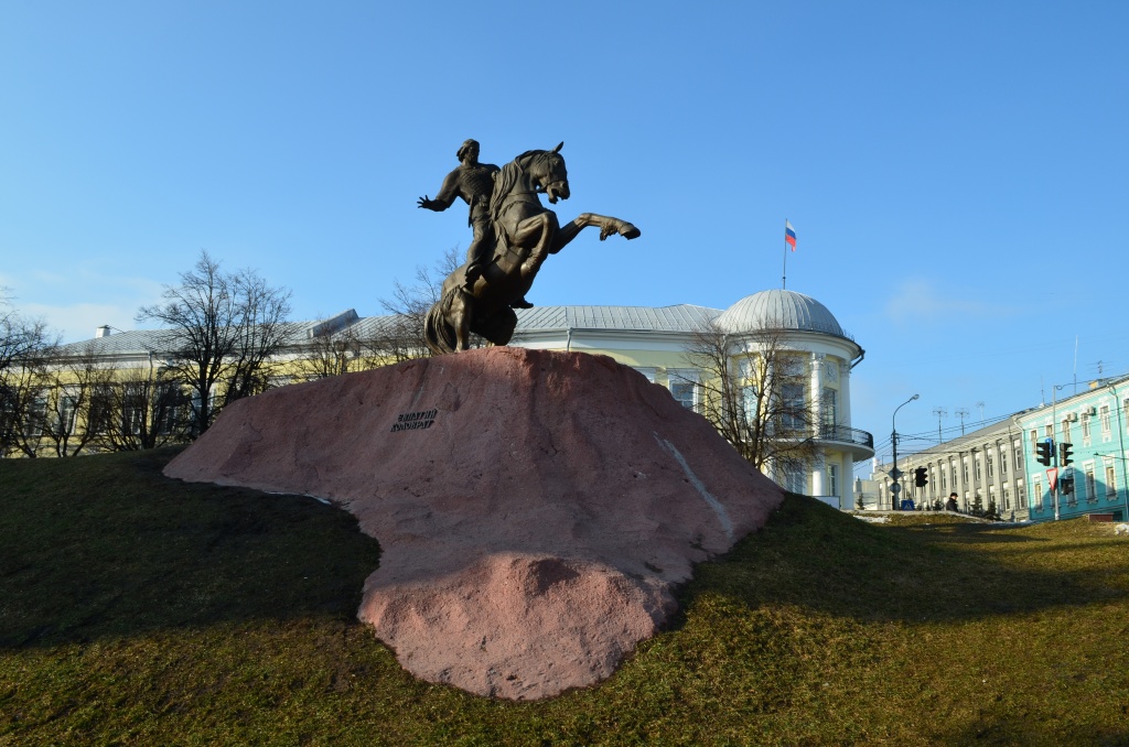 Памятник Евпатию Коловрату. Фото: Wikimedia### https://upload.wikimedia.org/wikipedia/ru/b/bf/%D0%9F%D0%B0%D0%BC%D1%8F%D1%82%D0%BD%D0%B8%D0%BA_%D0%95%D0%B2%D0%BF%D0%B0%D1%82%D0%B8%D1%8E_%D0%9A%D0%BE%D0%BB%D0%BE%D0%B2%D1%80%D0%B0%D1%82%D1%83_%D0%B2_%D0%B3.%D0%A0%D1%8F%D0%B7%D0%B0%D0%BD%D0%B8.jpg