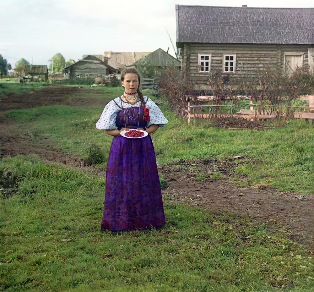 Молодая русская крестьянка, недалеко от реки Шексна, 1909