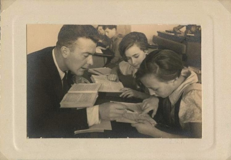 Испанские дети на занятиях в школе. Конец 1930-х. Фото С. Струнникова. Фото: missing name / ru.ruwiki.ru (Общественное достояние)###https://ru.ruwiki.ru/wiki/Испанские_дети_в_СССР#/media/Файл:Испанские_дети_в_школе.jpg