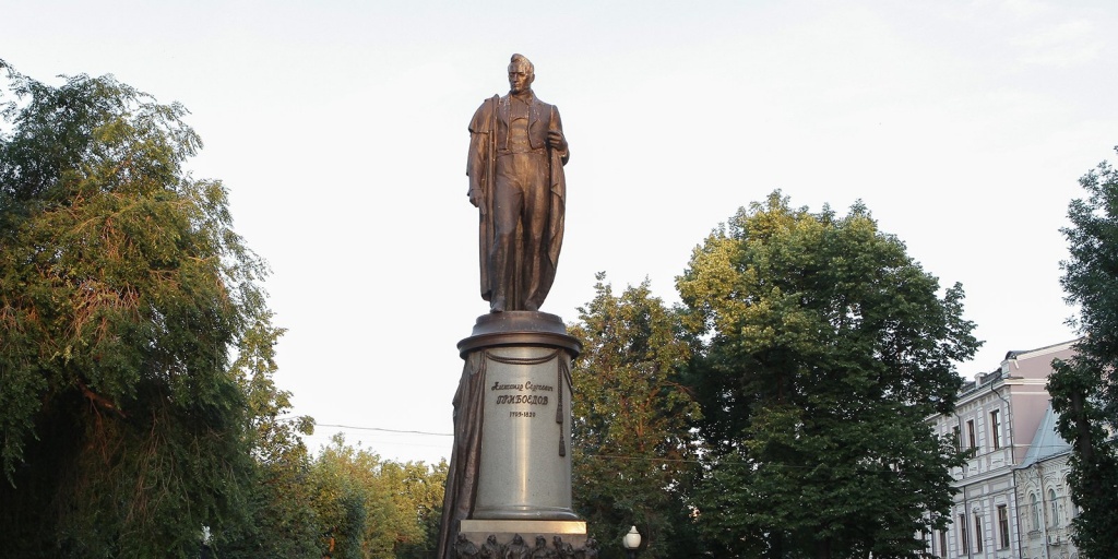 Памятник А. С. Грибоедову в Москве. Фото: mos.ru (CC BY 4.0)###https://www.mos.ru/news/item/68089073/