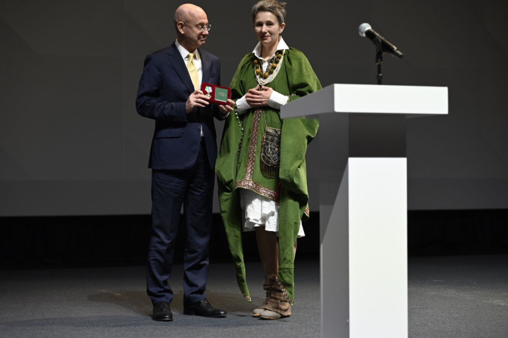 -5451794700156668396_121.jpg -5451794700156668396_121.jpg