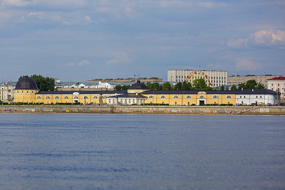 Фото: Архангельск / Olga1969 / commons.wikimedia.org (CC-BY-SA-4.0)###https://commons.wikimedia.org/wiki/File:%D0%90%D1%80%D1%85%D0%B0%D0%BD%D0%B3%D0%B5%D0%BB%D1%8C%D1%81%D0%BA,_%D1%80%D1%83%D1%81%D1%81%D0%BA%D0%B8%D0%B9_%D0%93%D0%BE%D1%81%D1%82%D0%B8%D0%BD%D1%8B%D0%B9_%D0%B4%D0%B2%D0%BE%D1%80.jpg Фото: Архангельск / Olga1969 / commons.wikimedia.org (CC-BY-SA-4.0)###https://commons.wikimedia.org/wiki/File:%D0%90%D1%80%D1%85%D0%B0%D0%BD%D0%B3%D0%B5%D0%BB%D1%8C%D1%81%D0%BA,_%D1%80%D1%83%D1%81%D1%81%D0%BA%D0%B8%D0%B9_%D0%93%D0%BE%D1%81%D1%82%D0%B8%D0%BD%D1%8B%D0%B9_%D0%B4%D0%B2%D0%BE%D1%80.jpg