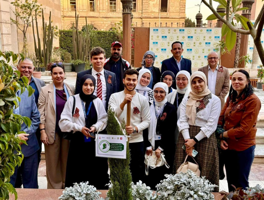 Члены Молодежного клуба при Русском доме в Каире