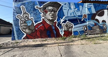 Russian Pobeda on walls of Santiago