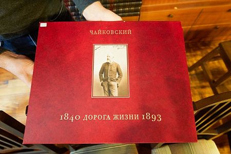 Бюст Петра Чайковского привезли на Маврикий