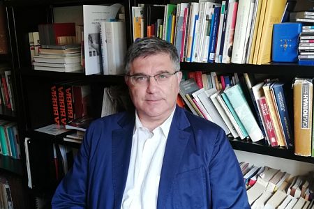 Онегин, добрый мой amico…