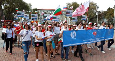 Студенты Европы прошли по Варне русским маршем