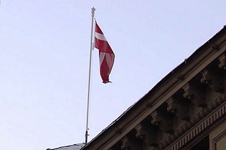 Поправки в закон об иммиграции усложняют пребывание россиян в Латвии