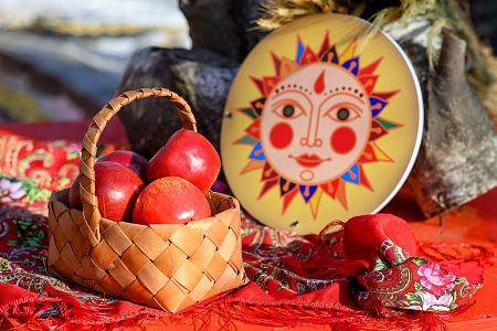 Дети и взрослые в Анталье отметили Масленицу