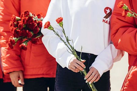 Школьники в Приднестровье ухаживают за могилами ветеранов войны