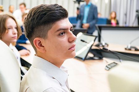 Работа молодёжного центра Русского дома в Париже началась со встречи с московскими школьниками