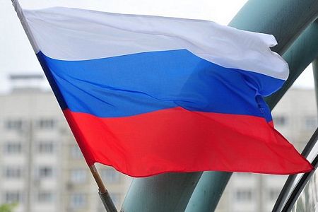 Участники акции в Сербии держали российские флаги и пели «Катюшу»