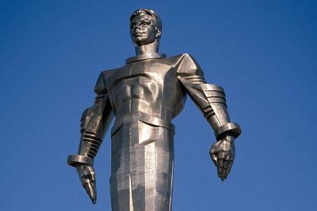 Выставка о Юрии Гагарине открылась в зарубежных школах