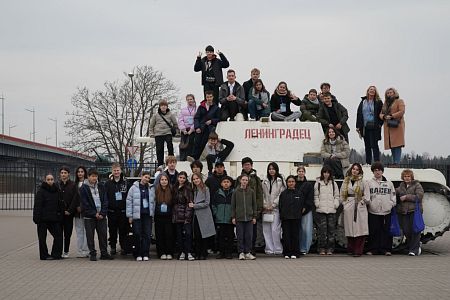 «Читаем блокадную книгу»: просветительская программа для юных соотечественники в Петербурге